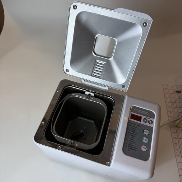 Regal Breadmaker Model K6732 with Pan *TESTED* - Picture 3 of 11